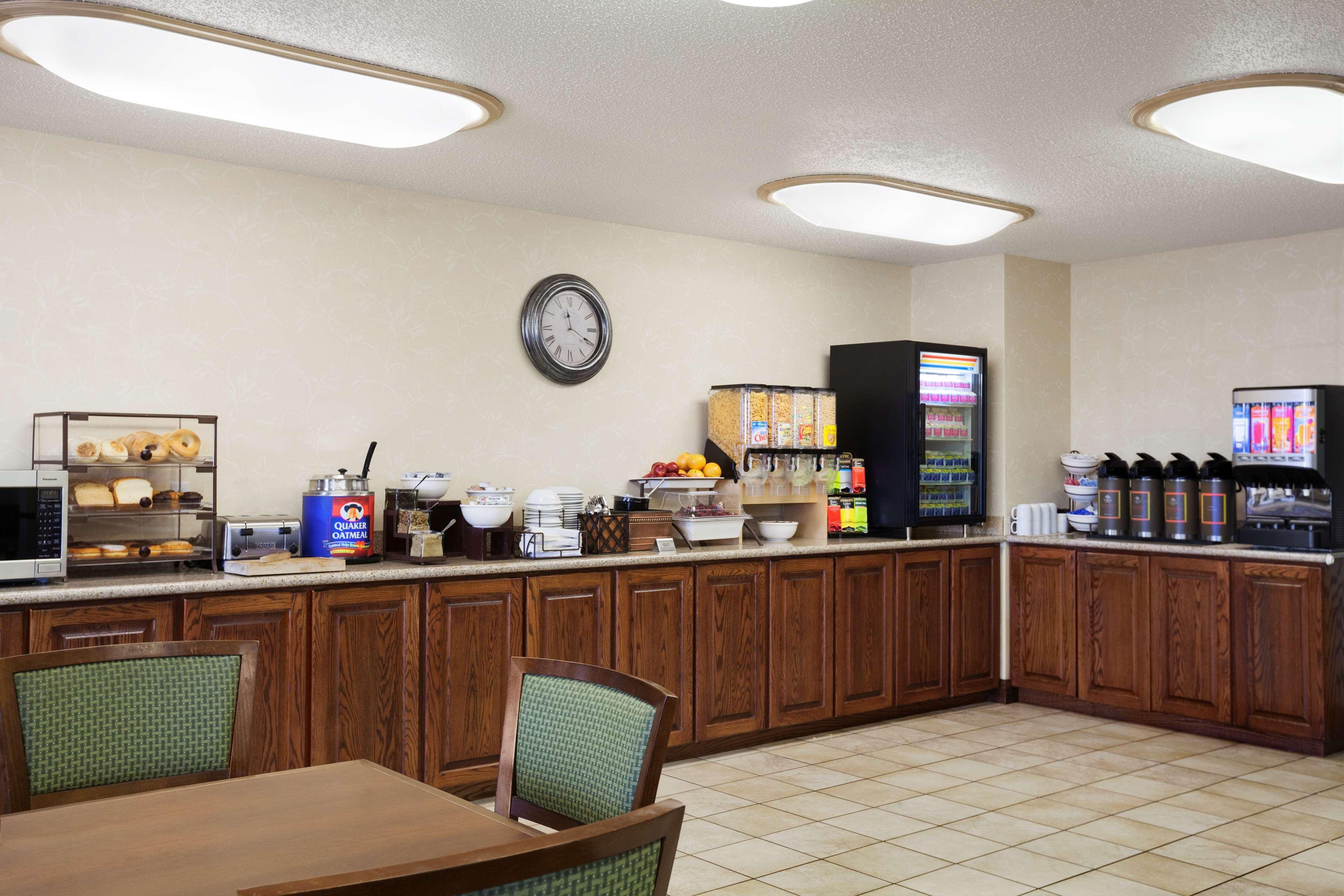 Country Inn & Suites By Radisson Bismarck Waterpark Exterior foto