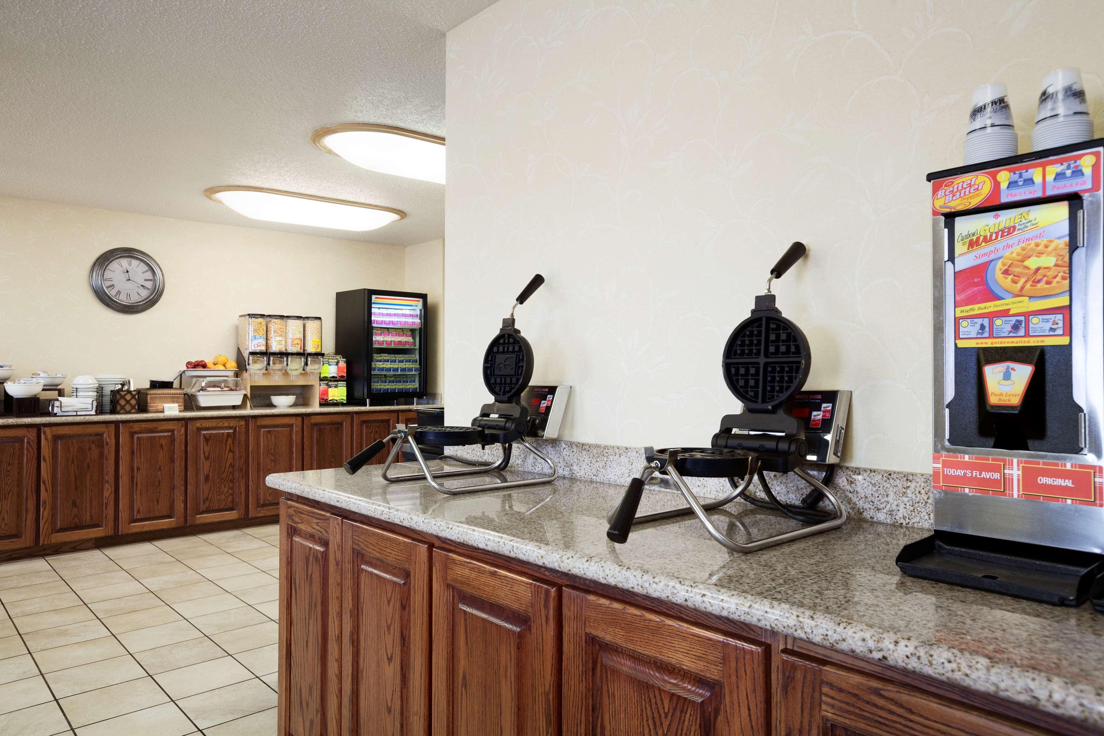 Country Inn & Suites By Radisson Bismarck Waterpark Exterior foto