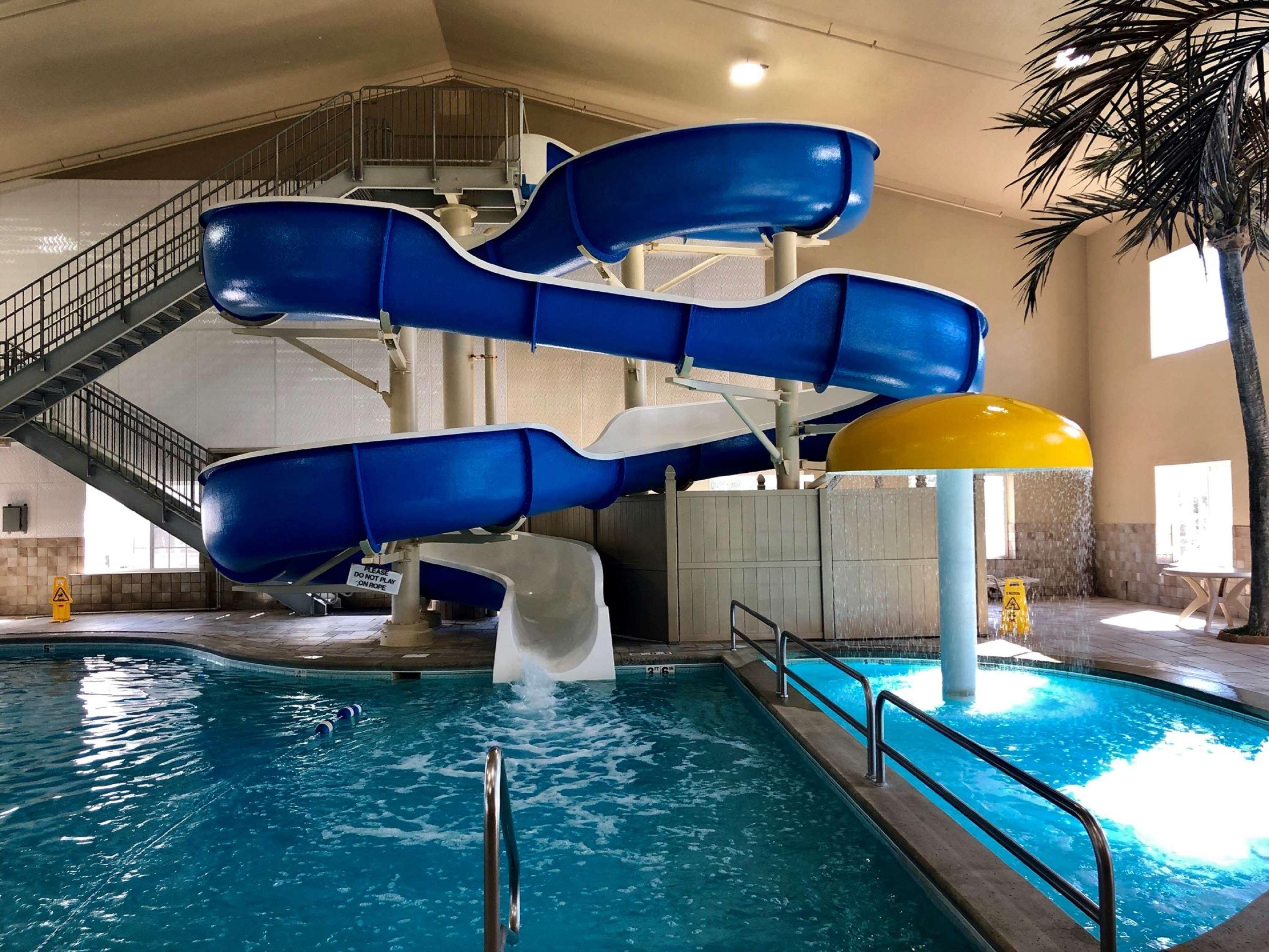 Country Inn & Suites By Radisson Bismarck Waterpark Exterior foto