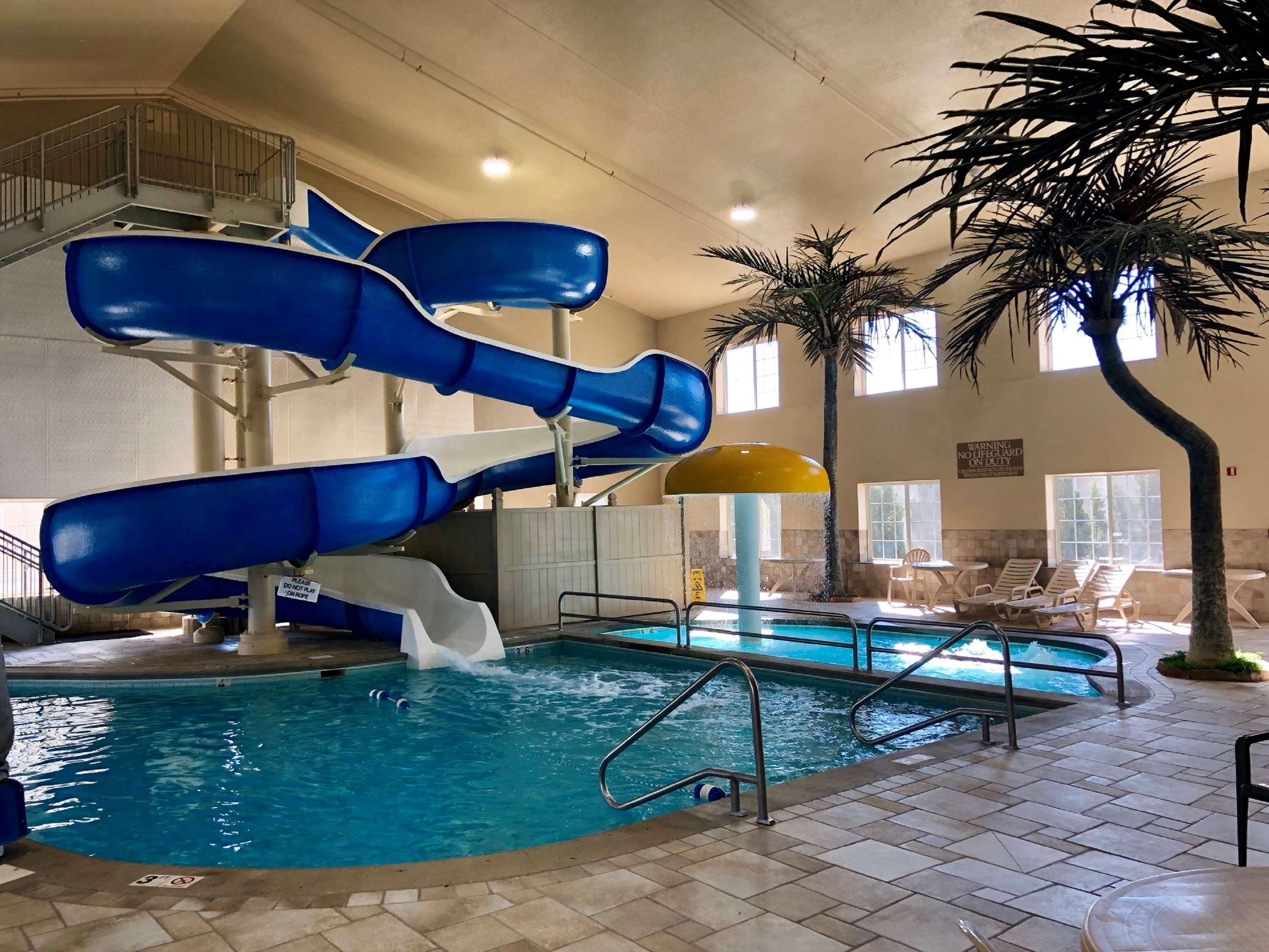 Country Inn & Suites By Radisson Bismarck Waterpark Exterior foto