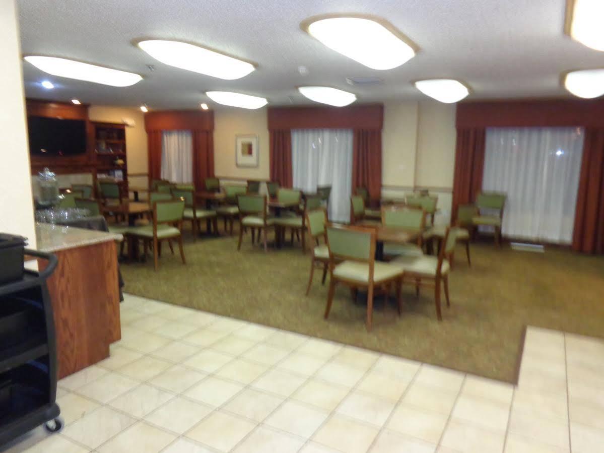 Country Inn & Suites By Radisson Bismarck Waterpark Exterior foto