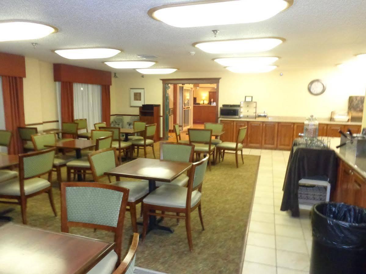 Country Inn & Suites By Radisson Bismarck Waterpark Exterior foto